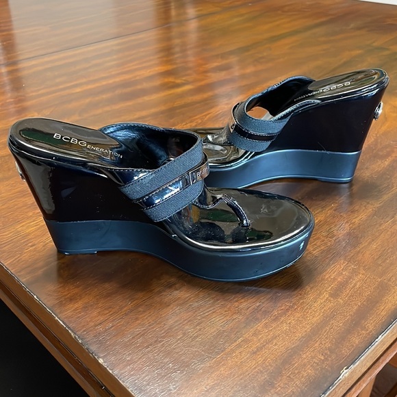 BCBG black patent wedge - Sz 6 - Picture 5 of 8